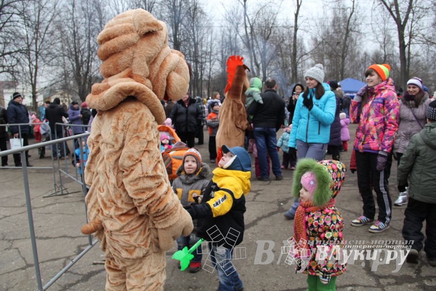 Гуляния широкой великолукской Масленицы