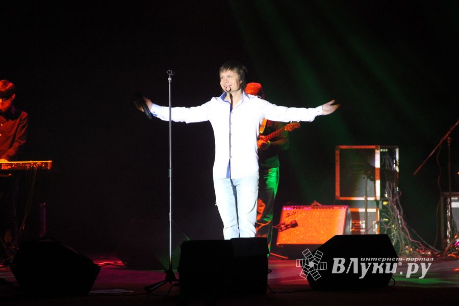 В Великих Луках состоялся концерт Артура (фото)