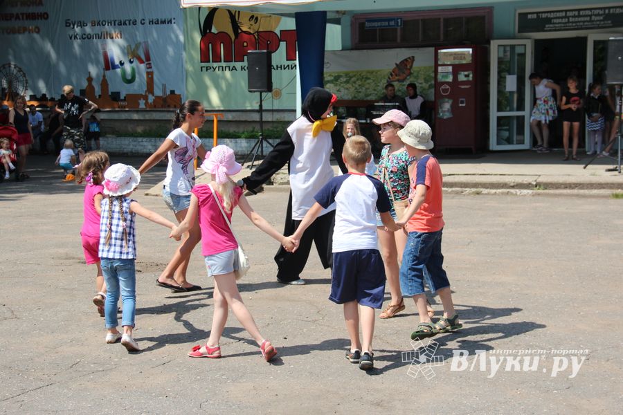 В городском парке Великих Лук прошёл День мороженого