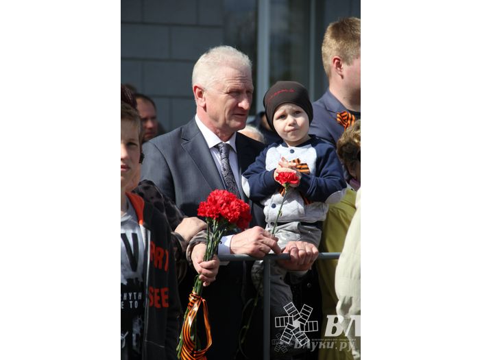 Парад Победы в Великих Луках (фото)