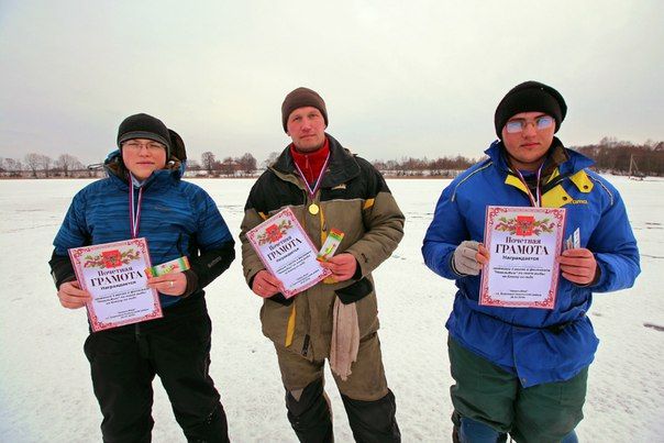 Великолукские рыбаки победили в фестивале по ловле рыбы на блесну (фото)