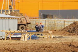 На стройплощадке нового физкультурного комплекса завершена разработка котлована под здание ледового катка