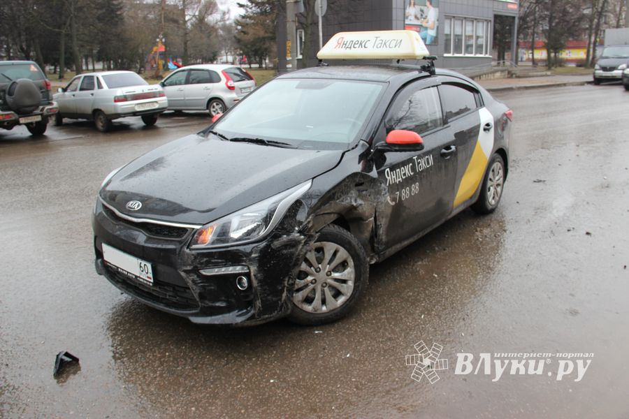 ДТП возле перекрёстка Гагарина-Дьяконова (ФОТО)