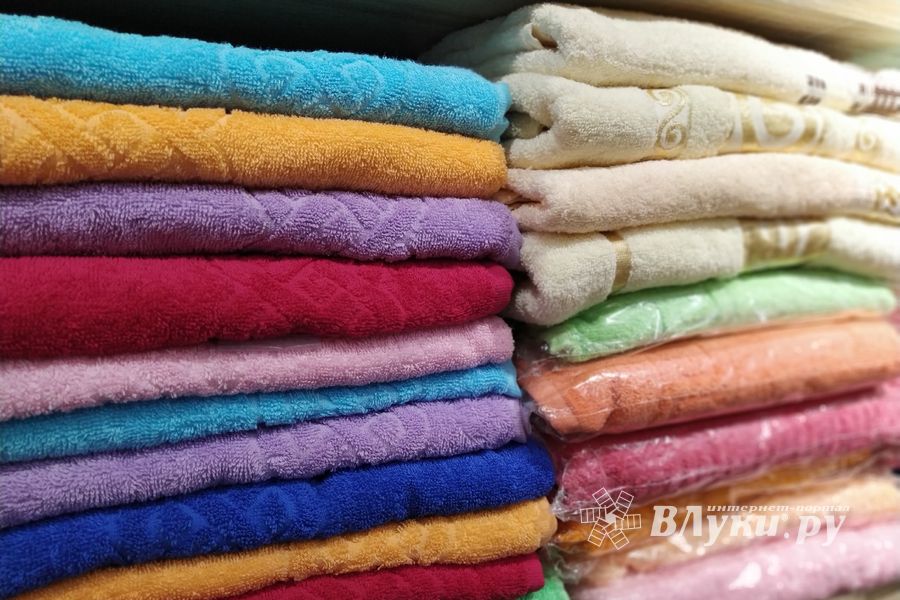 Кот Барон приготовил подарки для женщин