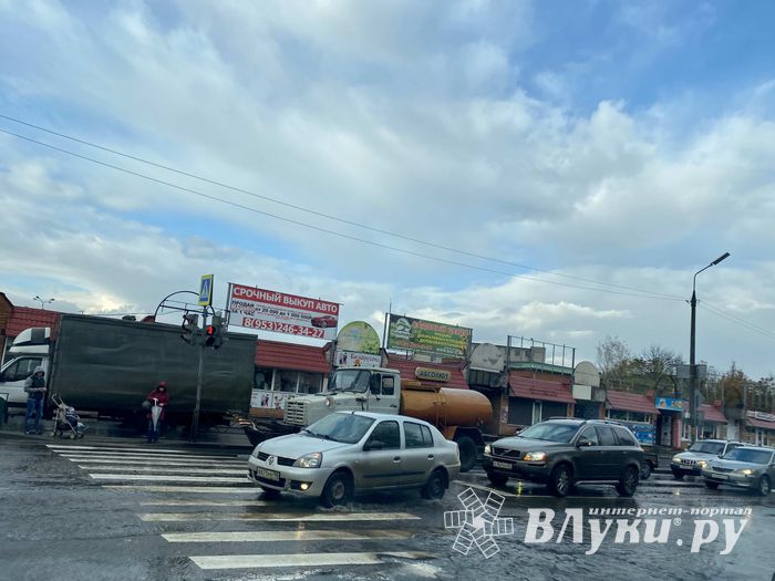 Великие лужи вновь заполнили Великие Луки (ФОТО)