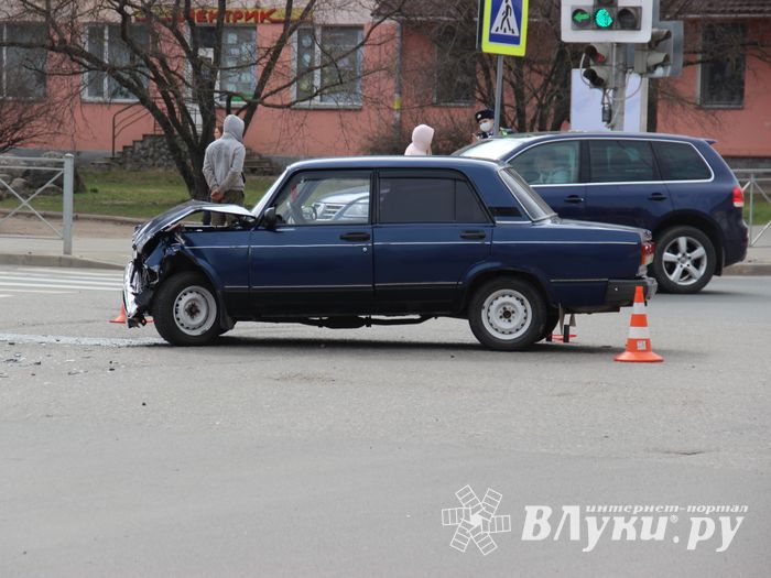 ДТП на перекрёстке Ленина-Дьяконова (ФОТО)
