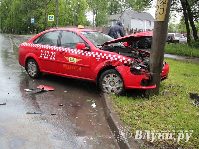 ДТП на пр-те Гагарина в Великих Луках (ФОТО)