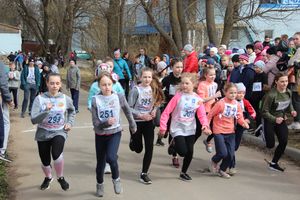 В Великих Луках прошёл легкоатлетический кросс (ФОТО)