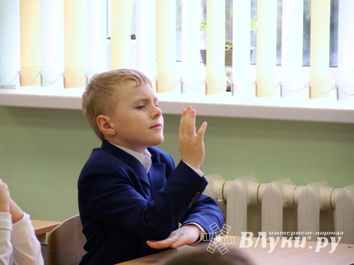 Первоклассников школы №13 посвятили в пешеходы (ФОТО)