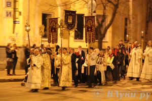 Крестным ходом встредили великолучане светлый праздник Пасхи