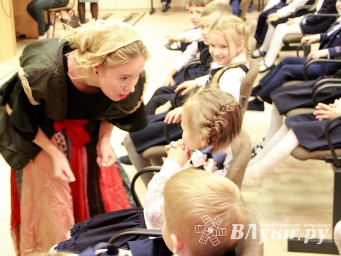 Великолукские первоклассники перевоспитали Бабу-Ягу (ФОТО)