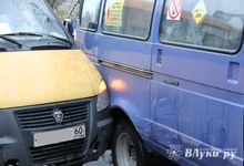 На проспекте Гагарина «маршрутки» не поделили остановку (ФОТО)