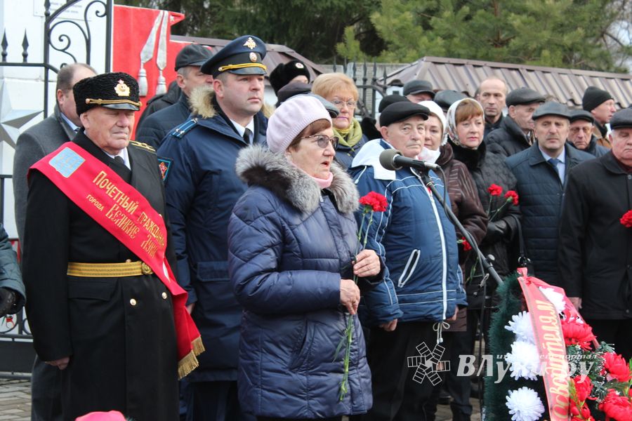 Родственники погибших солдат приняли участие в возложении цветов в Великих Луках