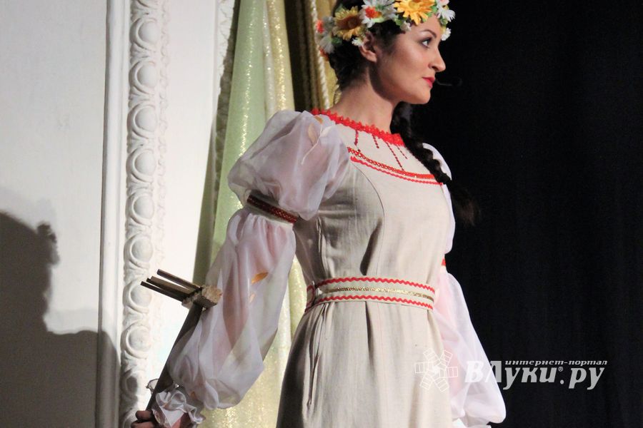 Кони стоят пьяные, хлопцы запряженные — в ГДК Ленина сыграли «Свадьбу в Малиновке» (ФОТО)