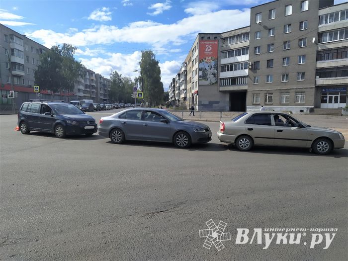 Тройное ДПТ произошло в Великих Луках (ФОТО)