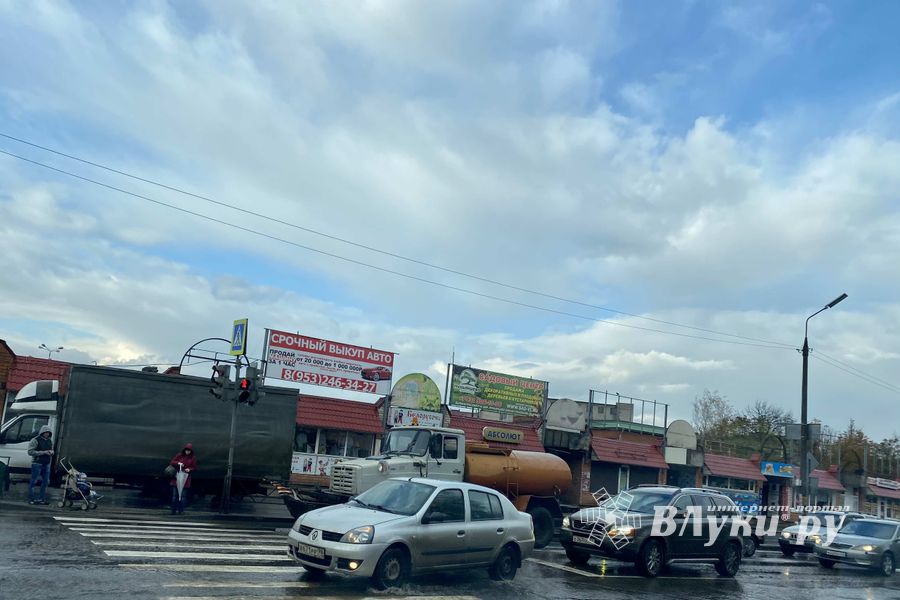 Великие лужи вновь заполнили Великие Луки (ФОТО)