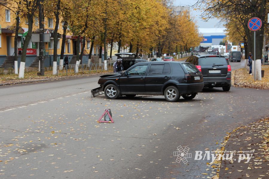 ДТП на проспекте Ленина в Великих Луках (ФОТО)