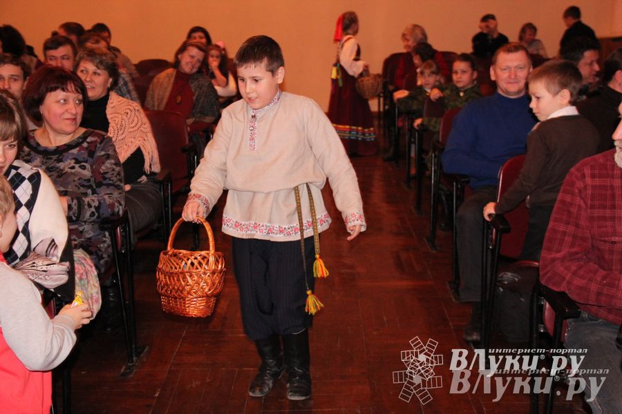  Рождественский концерт ансамбля «Заряница» прошел в Великих Луках (фото)