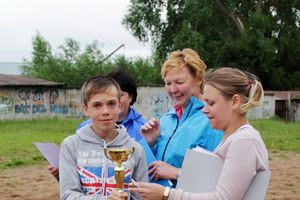 Ребята из пришкольных лагерей соревновались в «Весёлых стартах» (ФОТО)