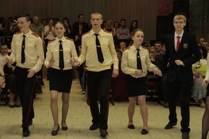 В Великих Луках состоялся кадетско-лицейский бал (ФОТО)