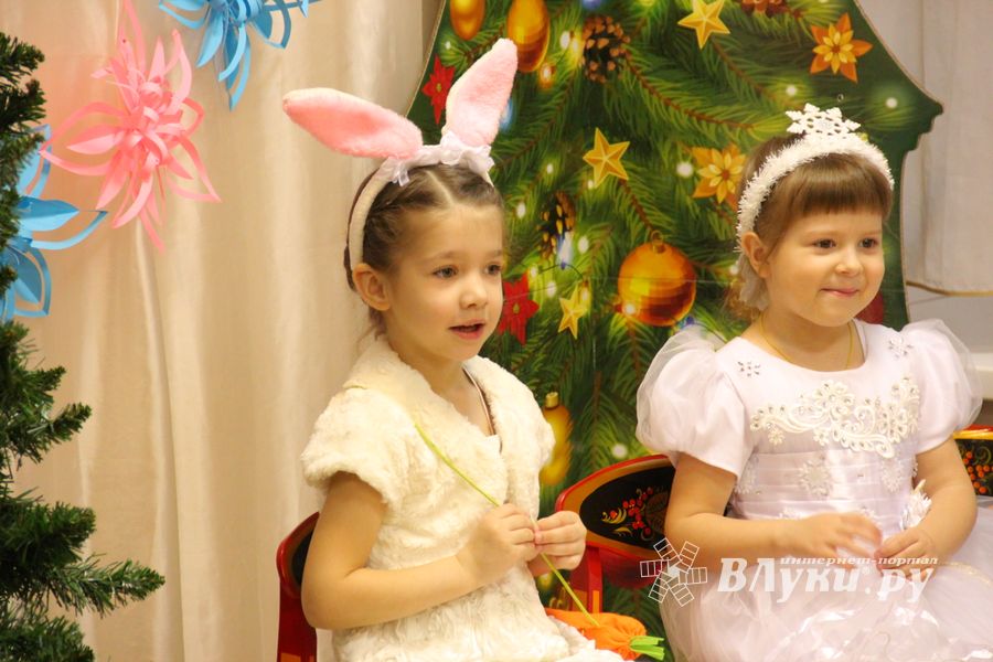 В детских садах Великих Лук проходят новогодние утренники (ФОТО)