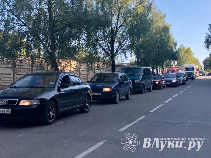 Фотофакт: город стоит в пробке