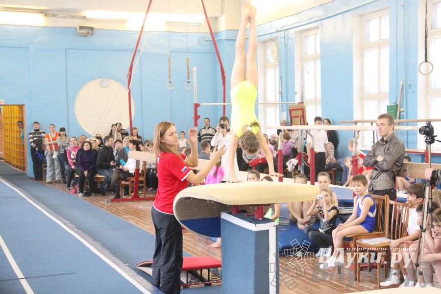 Соревнования по гимнастике посвятили освобождению Великих Лук