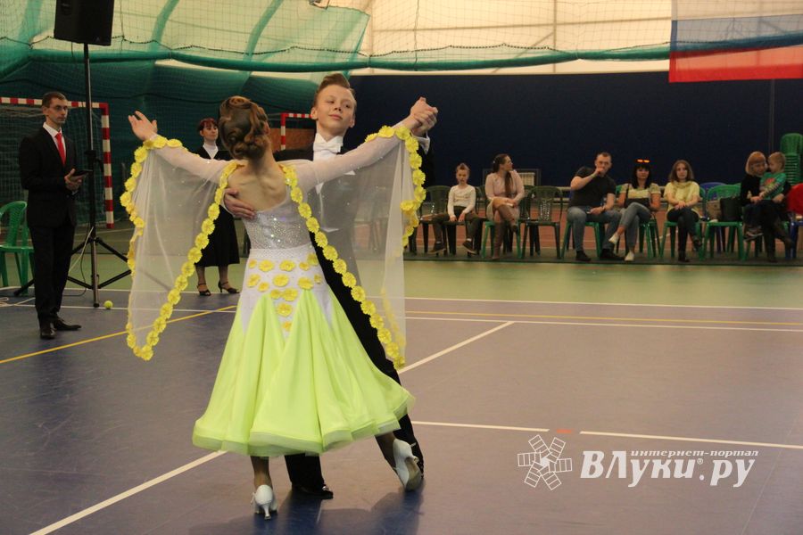 В Великих Луках прошел турнир по спортивным бальным танцам (ФОТО)