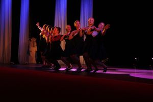 Великие Луки встретили День танца (ФОТО)