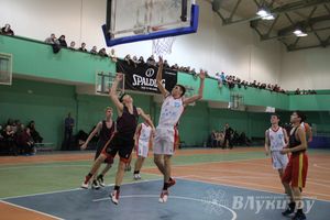 В Великих Луках прошли финальные игры муниципального этапа «КЭС-Баскет» (фото)