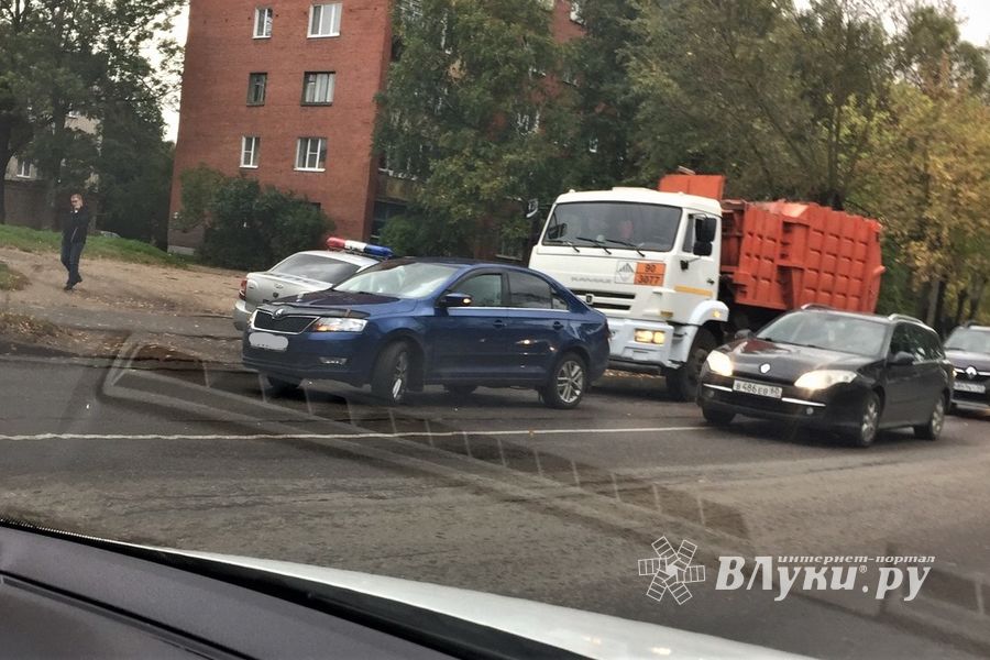 На улице Ботвина в Великих Луках произошло ДТП (ФОТО)