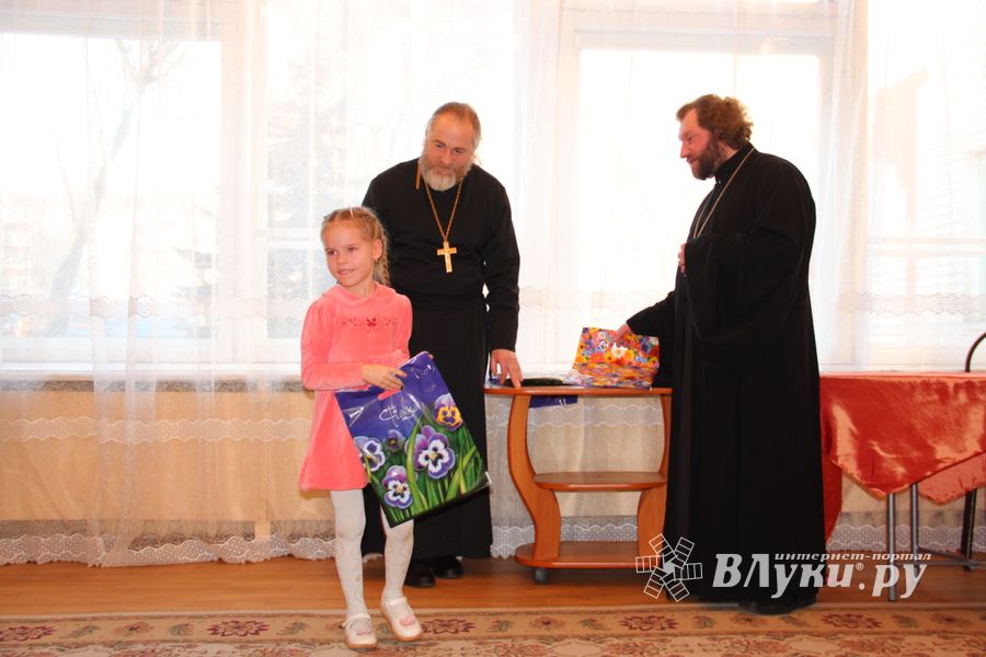 «Красота Божьего мира» в рисунках дошколят Великих Лук (ФОТО)