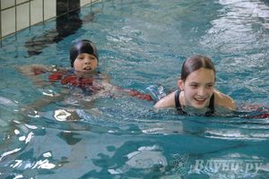 В Великих Луках прошли соревнования по плаванию «Весёлый дельфин» 