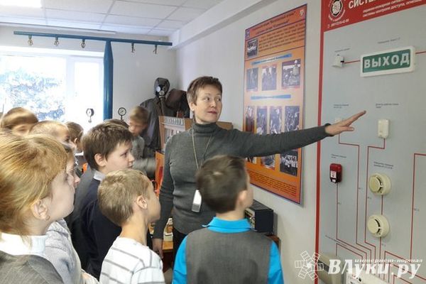 Псковских школьников научили бороться с огнем (фото)