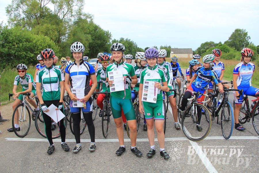 В Великих Луках состоялось награждение победителей Чемпионата России по велоспорту в парной гонке (фото)