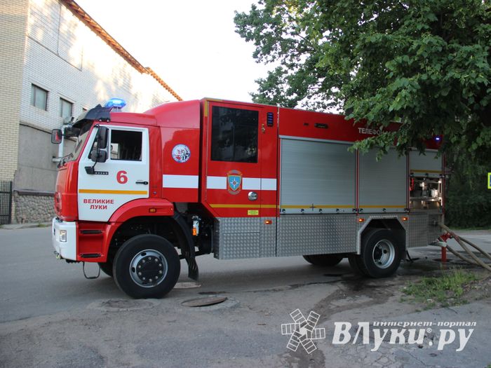 В Великих Луках произошёл пожар в магазинах (ФОТО)