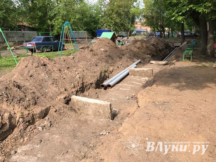В Великих Луках, на территории детского сада №12, ведется замена отопительной системы (ФОТО)