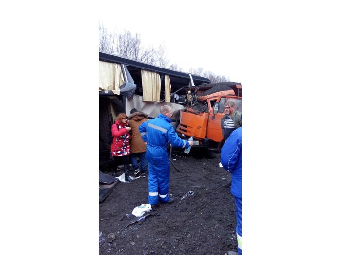 В Псковской области столкнулись «КамАЗ» и пассажирский автобус (ФОТО)