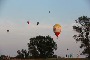 Аэростаты летают над городом (ФОТО)
