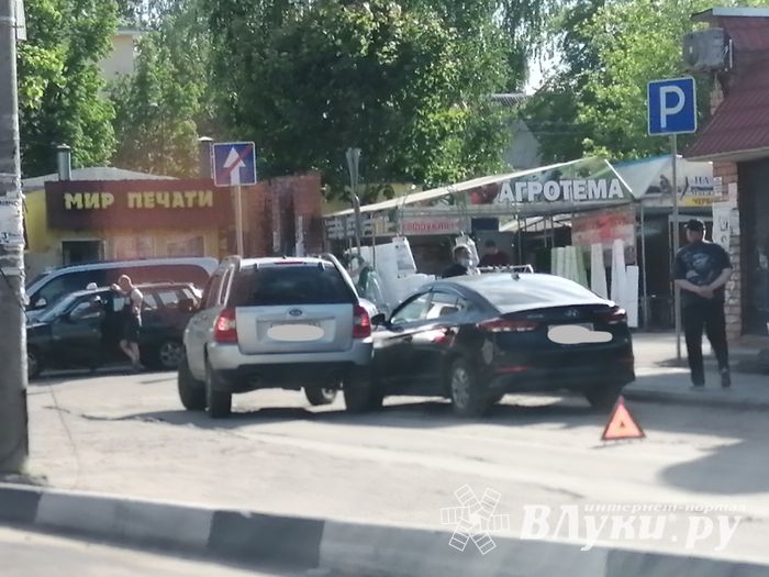 ДТП на Смоленском в Великих Луках (ФОТО)