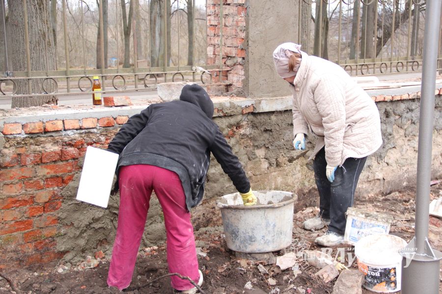 Продолжается благоустройство территории больницы (ФОТО)