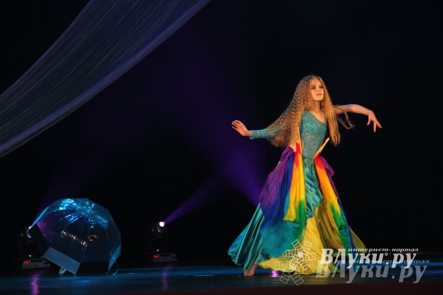 В ДК ЛК прошел музыкально-танцевальный спектакль «Босиком по млечному пути» (фото)