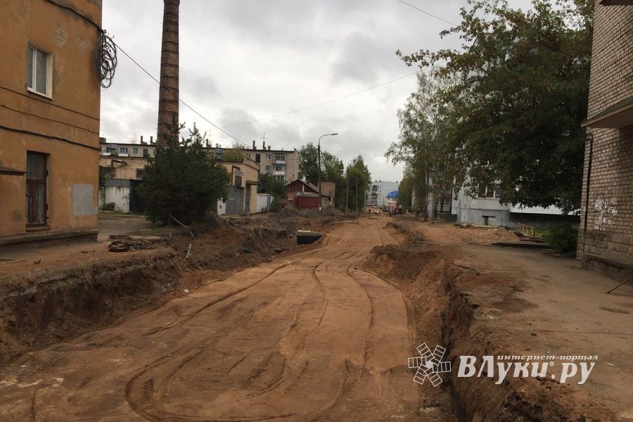 В Великих Луках ремонтируют дороги и улицы (ФОТО)