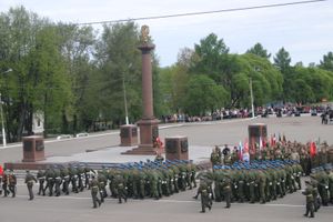 В Великих Луках прошел Военный парад