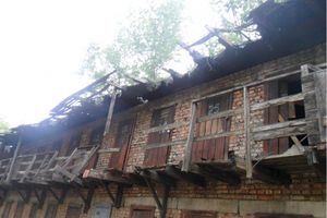 Великолучан пугают полуразрушенные здания в центре города (фото)