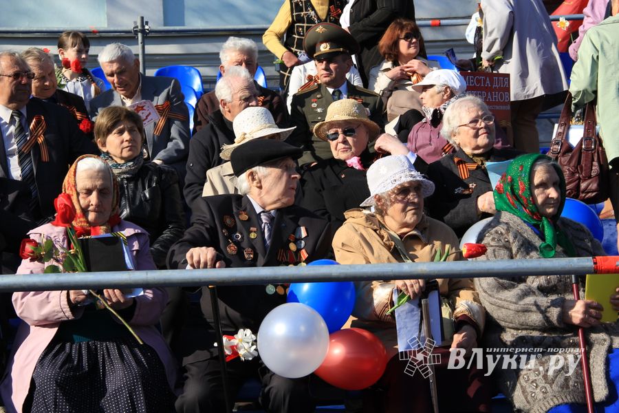 Великие Луки отмечают День Победы