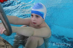 В Великих Луках прошли соревнования по плаванию «Весёлый дельфин» 