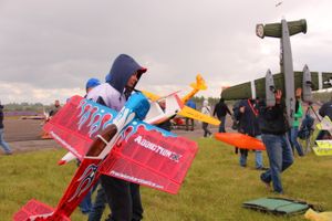 В Великих Луках проходит 7-й Фестиваль авиамодельного спорта (ФОТО)