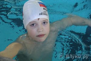 В Великих Луках прошли соревнования по плаванию «Весёлый дельфин» 