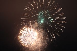 В Великих Луках прогремел праздничный салют в честь Дня Победы (ФОТО)